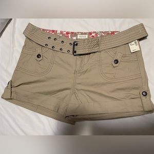 Brand New with tags Maurices khaki shorts with removable belt in size 15/16